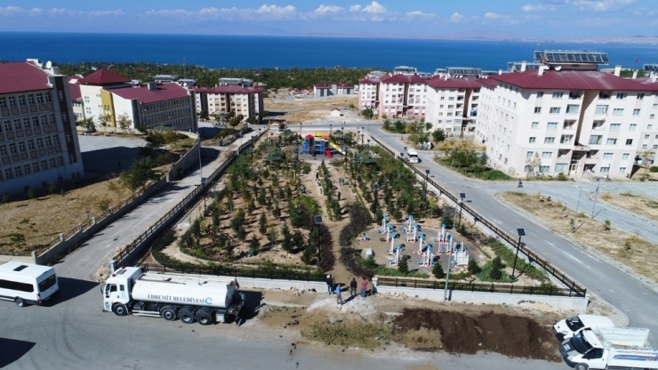 Edremit’te Tüm Parklar Yenileniyor