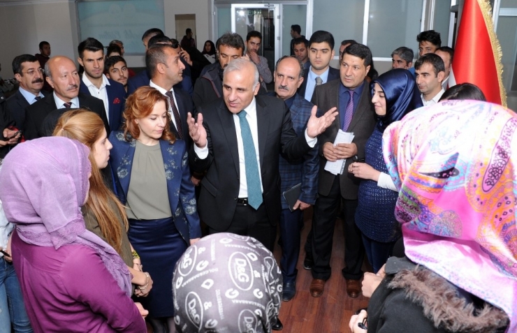 Vali Zorluoğlu Öğrencilerle Bir Araya Geldi