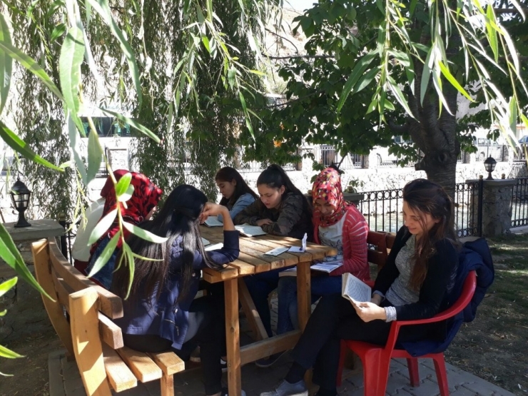 Bahçesaray Çok Programlı Anadolu Lisesi Müdürlüğünden Anlamlı Etkinlik