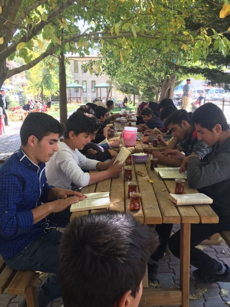 Bahçesaray Çok Programlı Anadolu Lisesi Müdürlüğünden Anlamlı Etkinlik