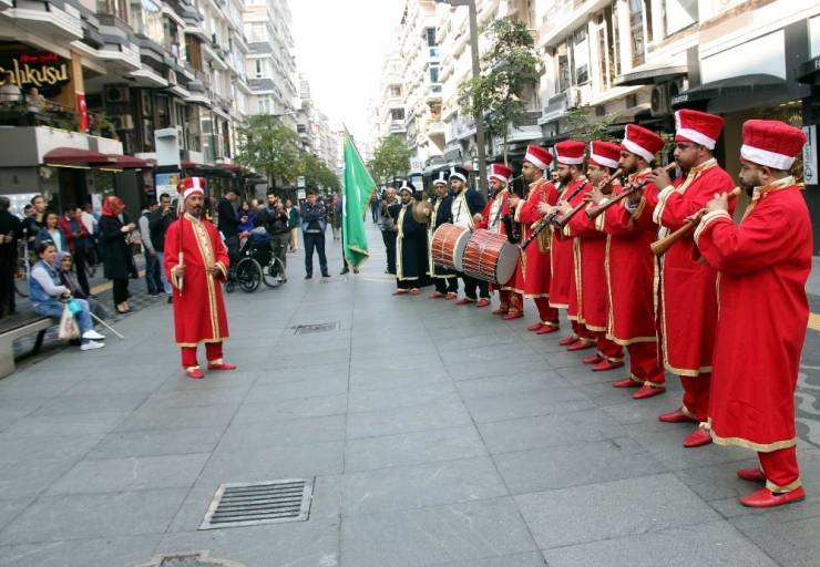 Cadde Ortasında Mehter Gösterisi
