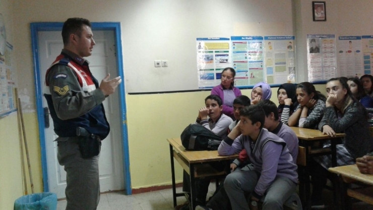 Jandarmadan Öğrencilere Trafik Eğitimi