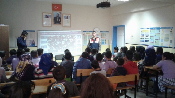 Jandarmadan Öğrencilere Trafik Eğitimi