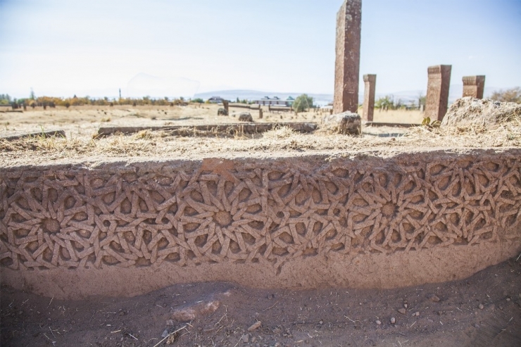 Selçuklu Mezarlığında İlk Kez Görülen Motifler Dikkat Çekti