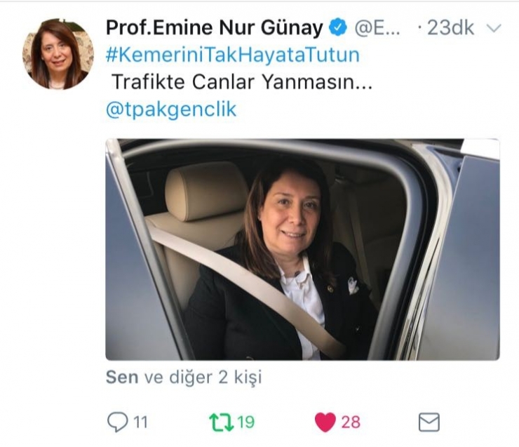 Ak Gençlerden Trafikte Kemer Takmayı Teşvik Etmek İçin Kampanya