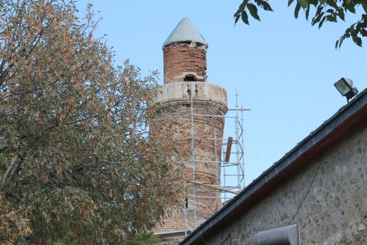 Pisa Kulesi’nden Daha Eğik Olan "Eğri Minare" Koruma Altına Alınıyor