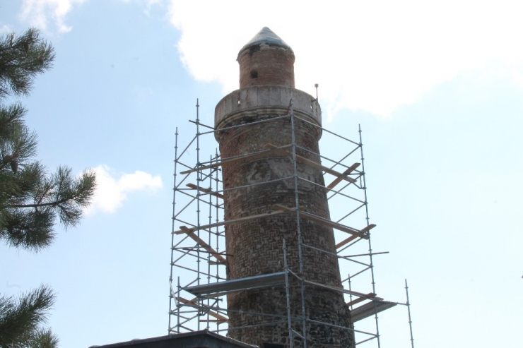 Pisa Kulesi’nden Daha Eğik Olan "Eğri Minare" Koruma Altına Alınıyor