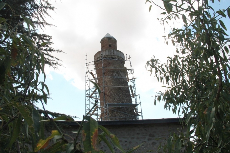 Pisa Kulesi’nden Daha Eğik Olan "Eğri Minare" Koruma Altına Alınıyor