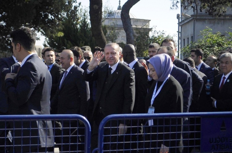 Cumhurbaşkanı Erdoğan, Cuma Namazını Bezm-i Alem Valide Sultan Camii’nde Kıldı