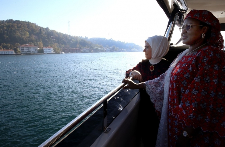 Emine Erdoğan, D-8 Zirvesi’ne Katılan Liderlerin Eşlerini Teknede Ağırladı