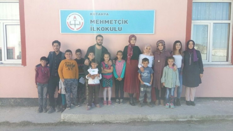 Üniversite Öğrencileri, ’Minik Kalplere Ses Ver’di