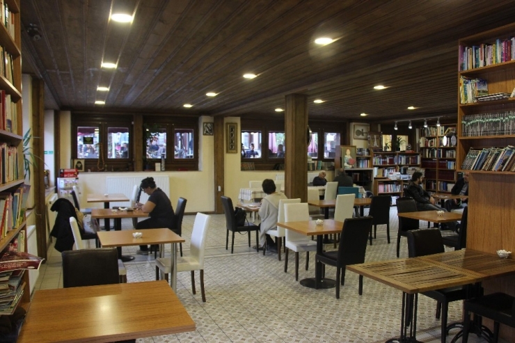 İsminin Hakkını Veren Kıraathane