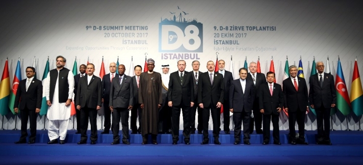 D-8 Zirvesine Katılan Devlet Ve Hükümet Başkanları Aile Fotoğrafı Çektirdi