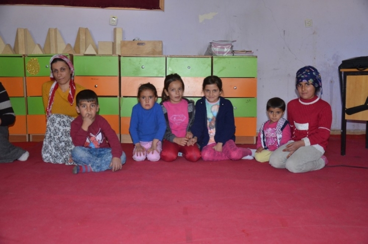 Cefakar Öğretmen Adayı, Anasınıfının Açılmasını Bekliyor