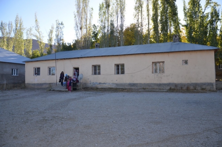 Cefakar Öğretmen Adayı, Anasınıfının Açılmasını Bekliyor