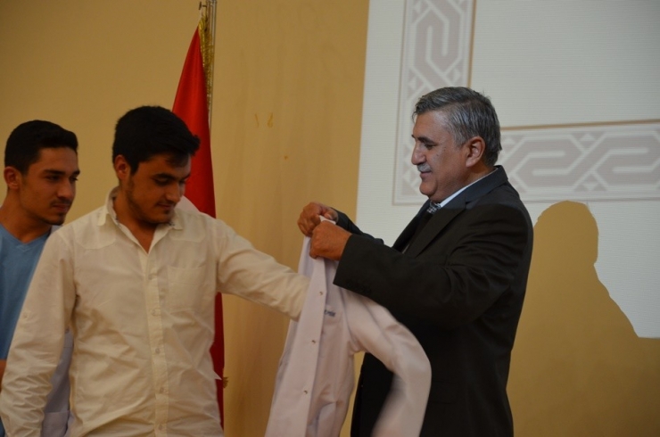 Hrü’de Doktor Adayları Beyaz Önlük Giydi