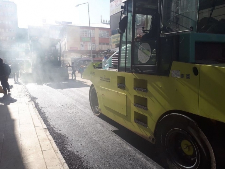 Kars Belediyesi’nin Yol Ve Kaldırım Çalışmaları Devam Ediyor