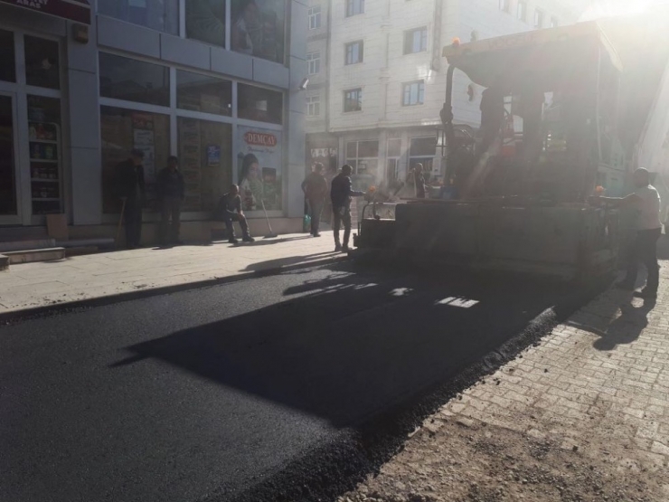 Kars Belediyesi’nin Yol Ve Kaldırım Çalışmaları Devam Ediyor