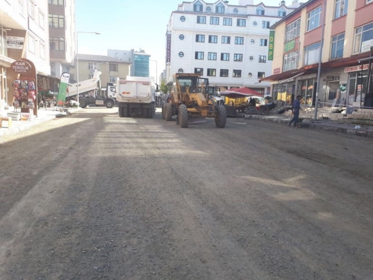 Kars Belediyesi’nin Yol Ve Kaldırım Çalışmaları Devam Ediyor