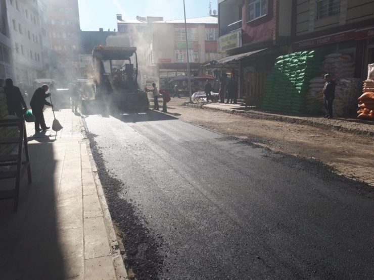 Kars Belediyesi’nin Yol Ve Kaldırım Çalışmaları Devam Ediyor