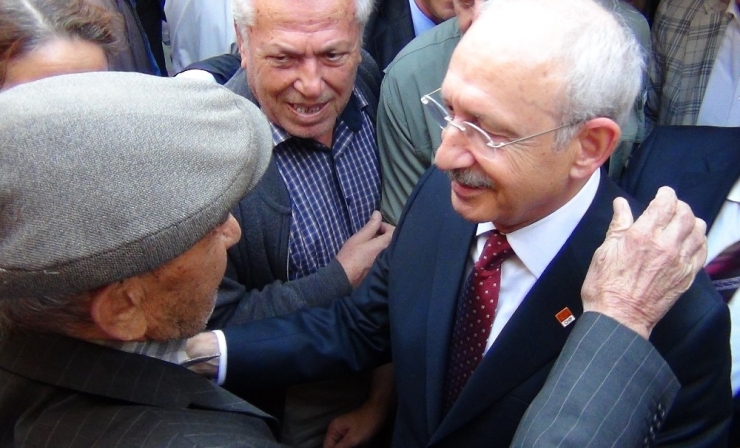 92 Yaşındaki Yaşlı Amca Kılıçdaroğlu’nu Görmeye Geldi