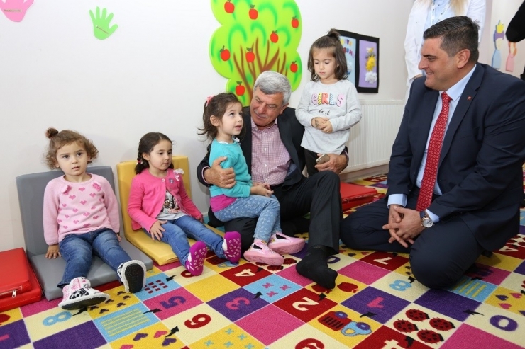 Karaosmanoğlu, “Hayatın İçinde Ko-mek Var”