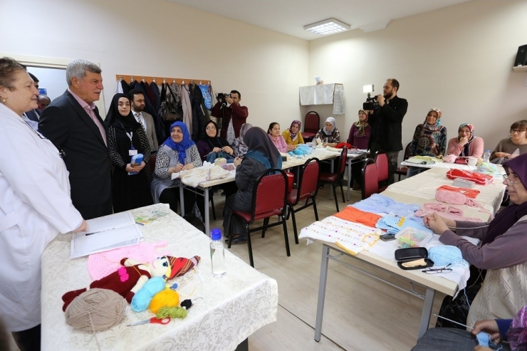 Karaosmanoğlu, “Hayatın İçinde Ko-mek Var”