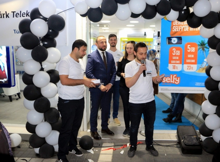 İphone 8 Trabzon’da Atma Türkü İle Satışa Sunuldu