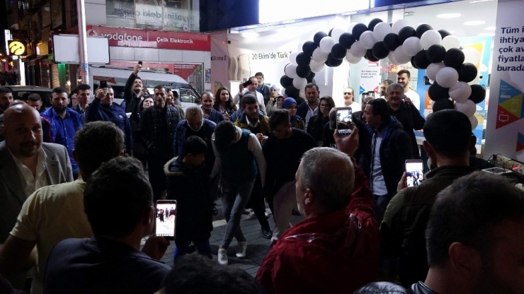 İphone 8 Trabzon’da Atma Türkü İle Satışa Sunuldu