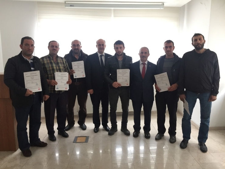 Oftso Tarafından Makine Bakımcı Mesleki Yeterlilik Belgeleri Adaylara Teslim Edildi