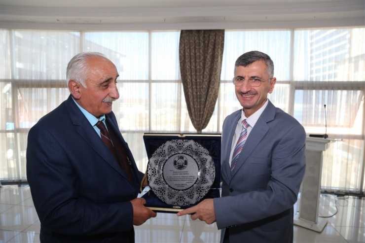 46 Yıllık Muhtar Plaketle Onurlandırıldı