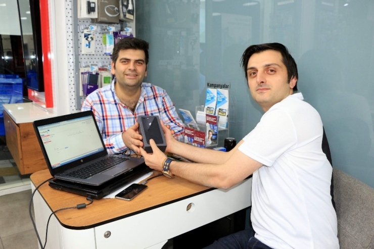 İphone 8 Trabzon’da Atma Türkü İle Satışa Sunuldu