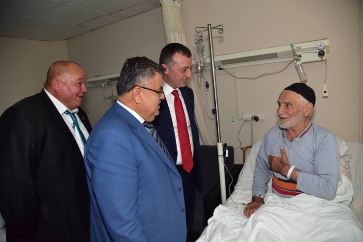 Vali Büyükakın Ve Başkan Yağcı’dan Hasta Ziyareti