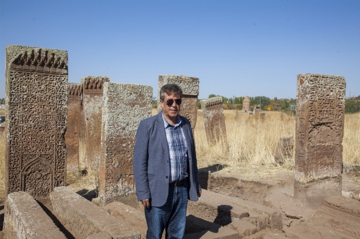 Selçuklu Mezarlığında İlk Kez Görülen Motifler Dikkat Çekti