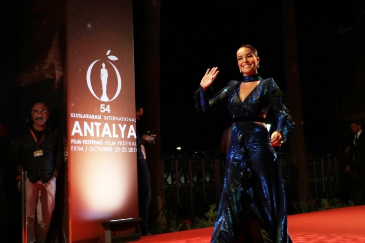 54. Uluslararası Antalya Film Festivali Kırmızı Halı Geçişiyle Başladı