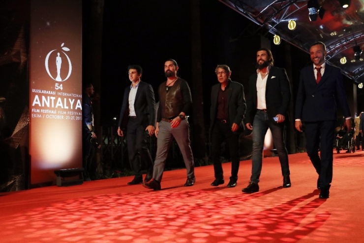 54. Uluslararası Antalya Film Festivali Kırmızı Halı Geçişiyle Başladı