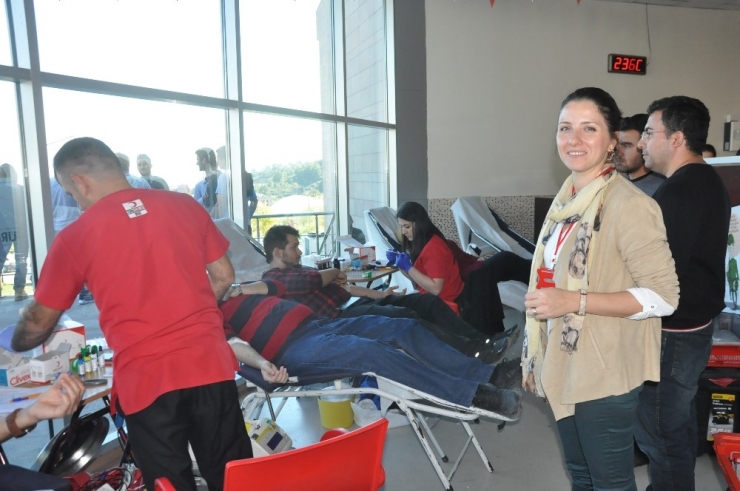 Düzce Üniversitesinde En Anlamlı Bağış