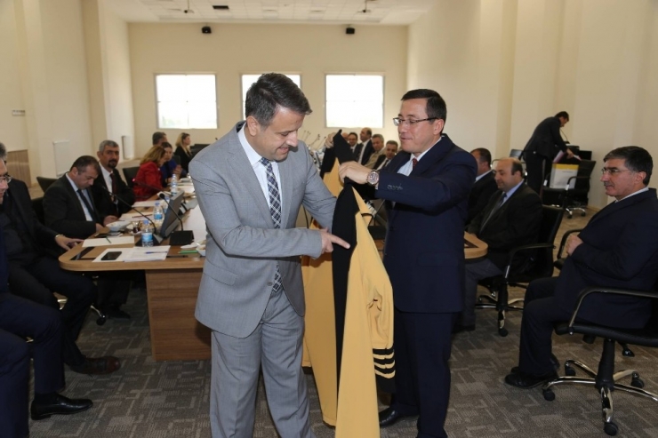 Yükselen Akademisyenlere Cübbeleri Giydirildi