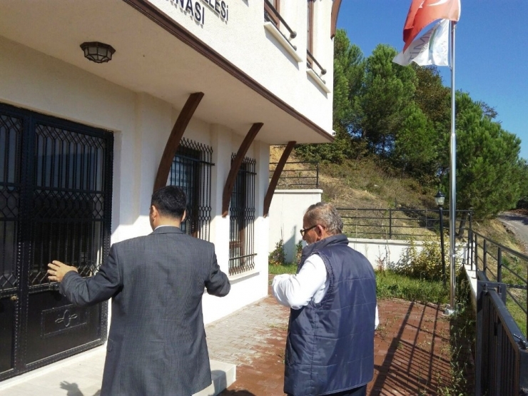 İzmit Belediyesi Mahalle Konuklarını Onarıyor