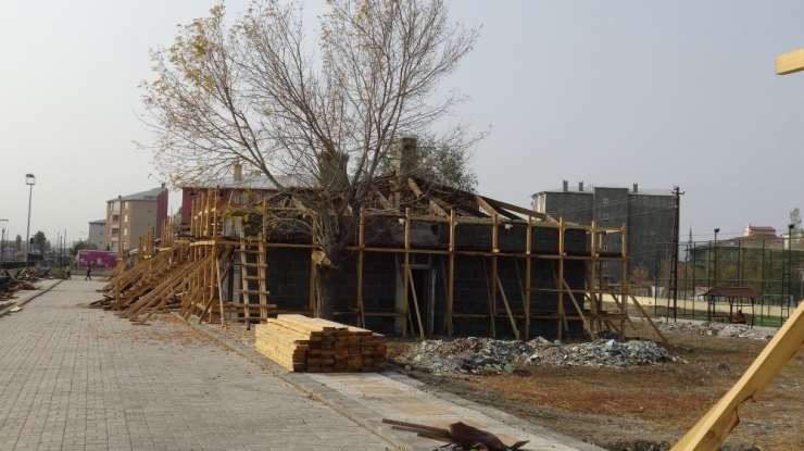 Kars’ta, Tarihi Yapılara Kadın Eli Değdi