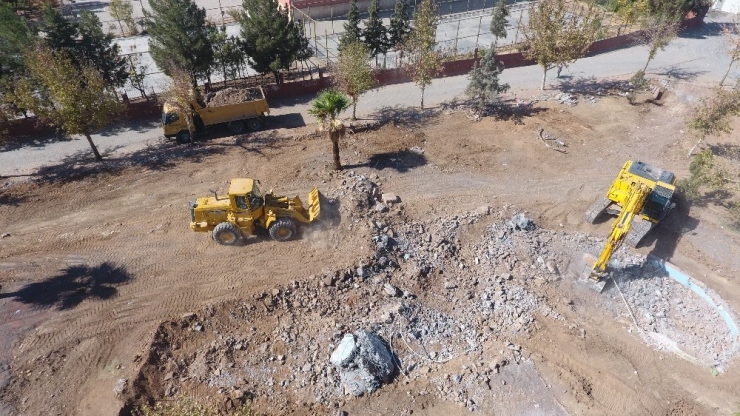 Turgut Özal Parkı İçin İlk Kazma Vuruldu
