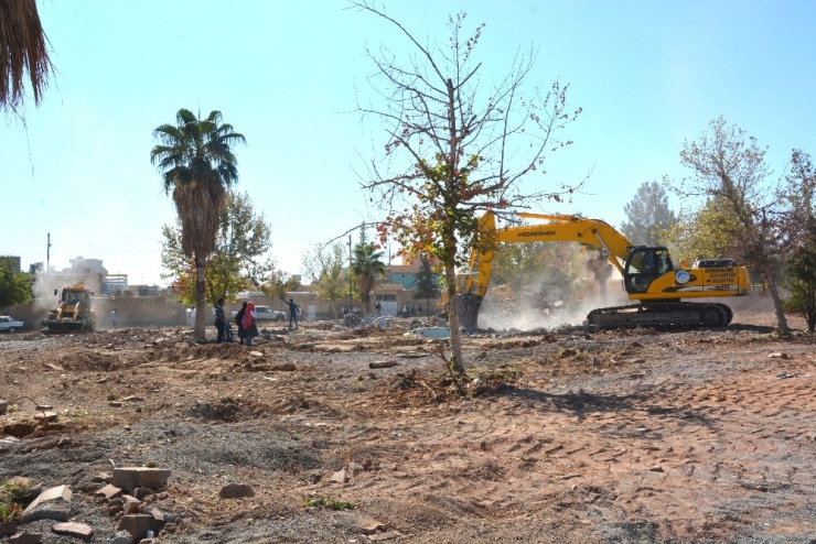 Turgut Özal Parkı İçin İlk Kazma Vuruldu