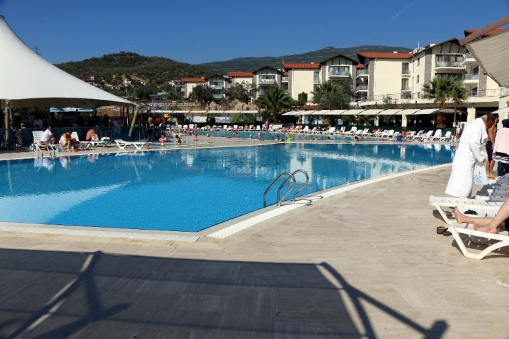 Prof. Dr. Aktay, İş Adamlarıyla Edremit’teki Termal Tesiste İncelemede Bulundu