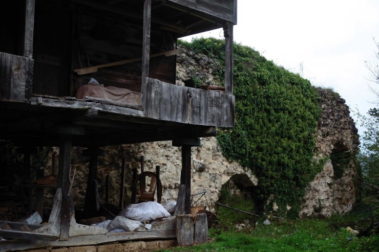 Rum Bir Çocuk Ve Bir İlçenin Abd’ye Göçü