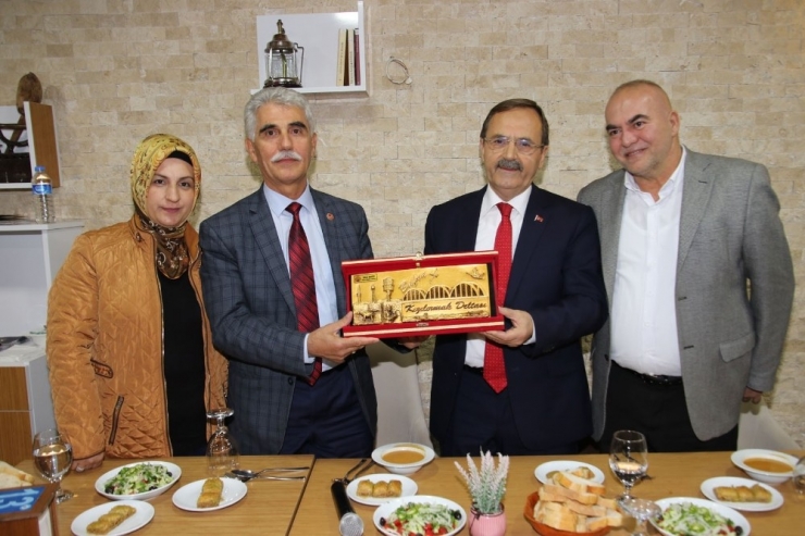 Başkan Şahin Bafra’nın Misafirperverliğini Gösterdi