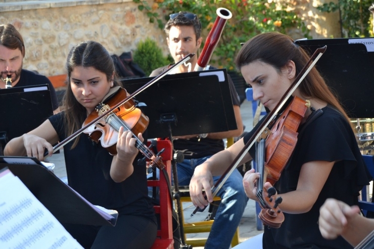 Çdso’dan Miniklere Konser