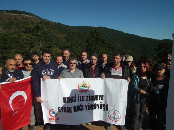 Havran’da “Bengi İle Zirveye” Sloganı İle Eybek Dağı’na Çıktılar