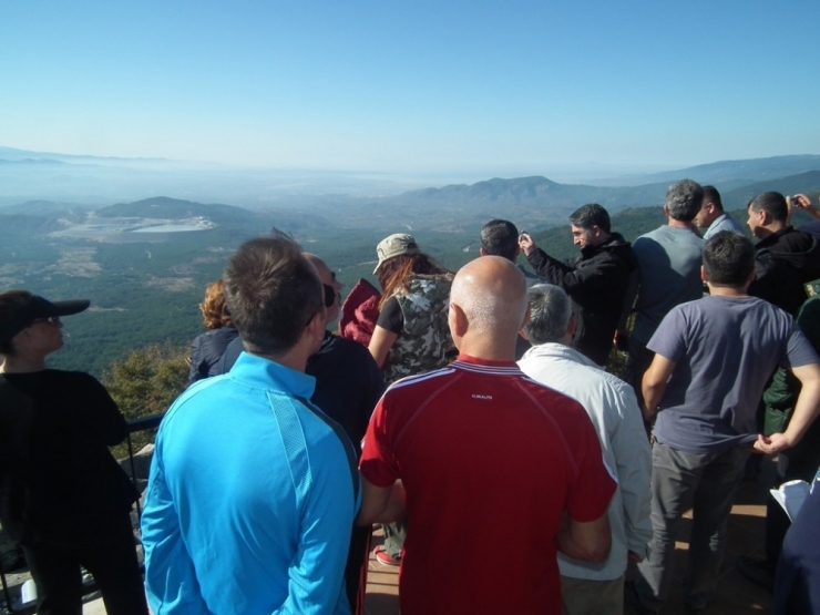 Havran’da “Bengi İle Zirveye” Sloganı İle Eybek Dağı’na Çıktılar