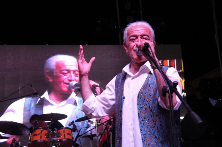 Edip Akbayram’la Cumhuriyet Coşkusu