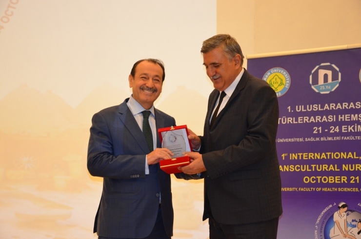 Harran Üniversitesinde Hemşirelik Kongresi Düzenlendi